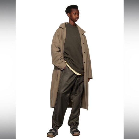 NWT Fear of God Essentials Relaxed Mock Neck Sweatshirt in “Wood” - Picture 7 of 10